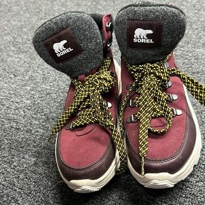 Sorel snow boots size 8 in woman